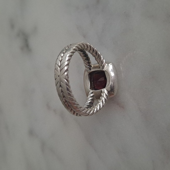 Authentic David Yurman Petite Albion Garnet ring - Picture 16 of 16